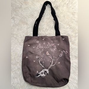 Skull and flower tote bag